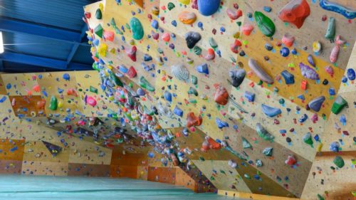 広島県のクライミング施設「クライミングジム PUREGREEN（ピュアグリーン）」